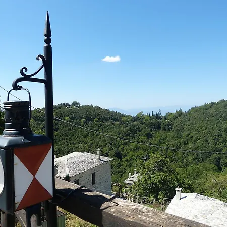 לינה וארוחת בוקר Ta Xelidonakia Pinakátai