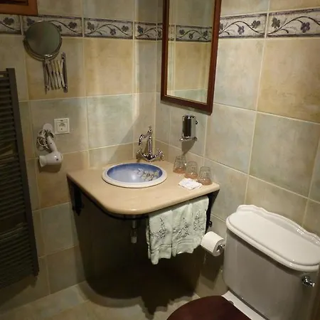 Ta Xelidonakia לינה וארוחת בוקר 5*