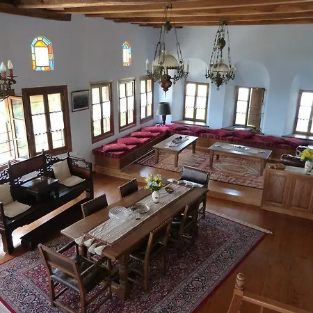 לינה וארוחת בוקר Ta Xelidonakia