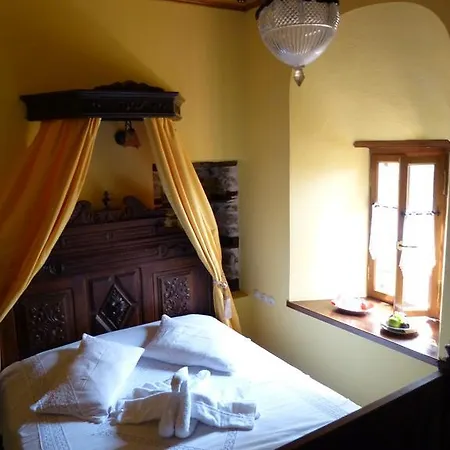 Ta Xelidonakia לינה וארוחת בוקר Pinakátai