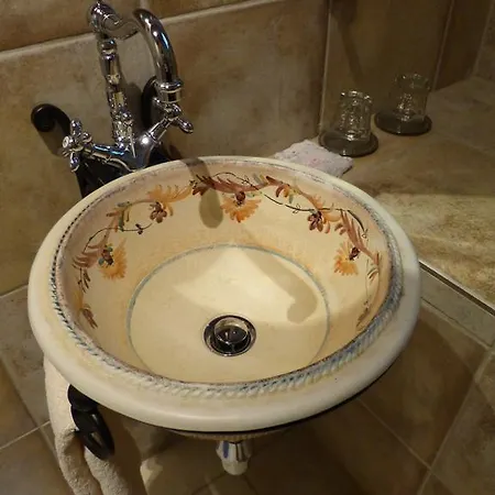 לינה וארוחת בוקר Ta Xelidonakia Pinakátai